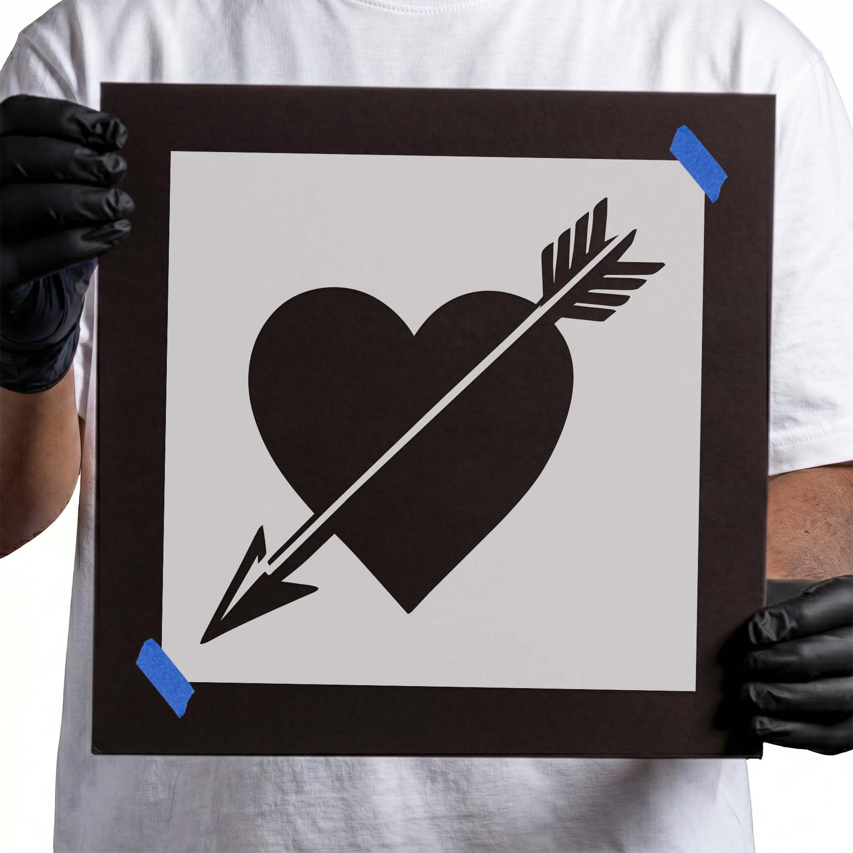 Classic heart pierced by arrow stencil design