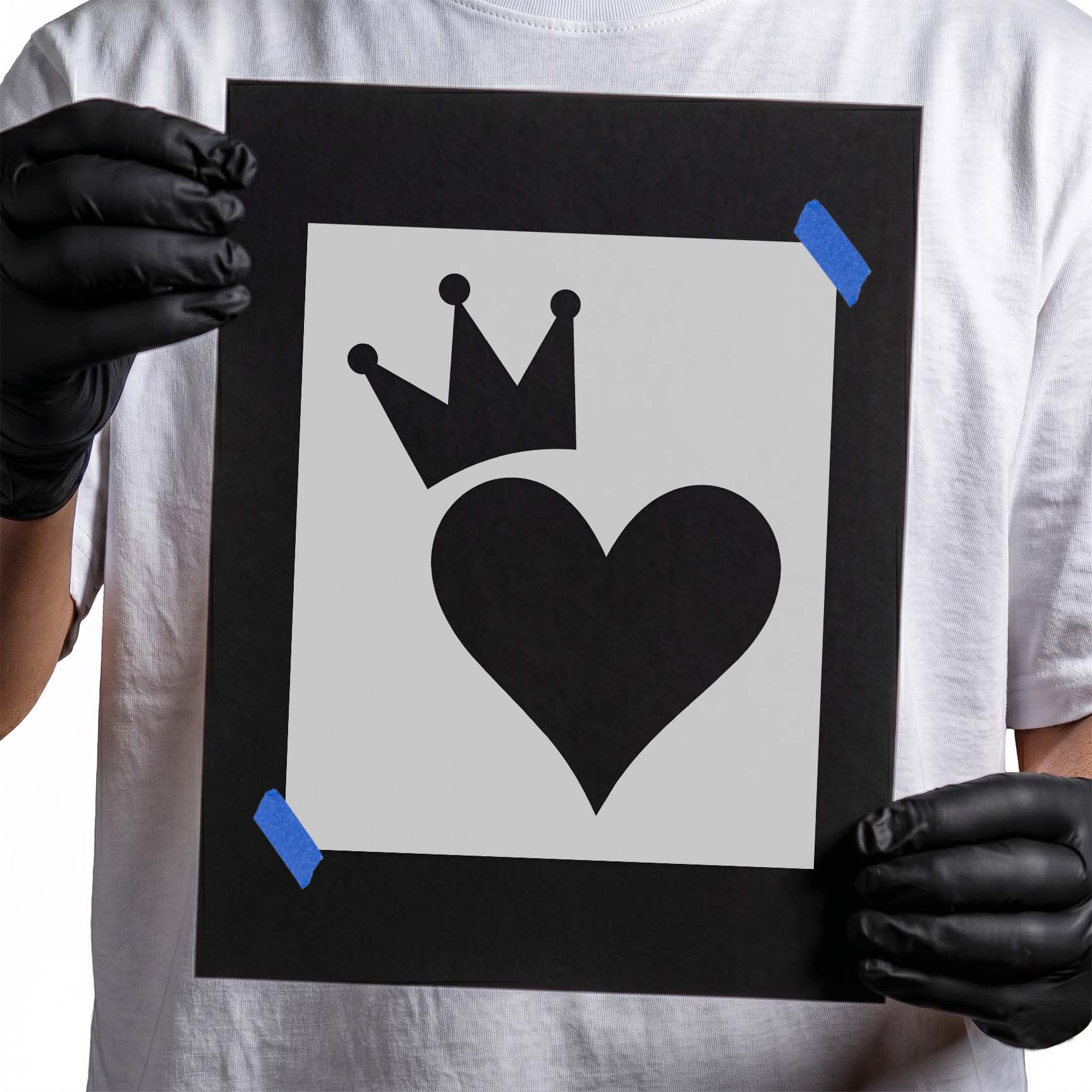Classic crowned heart silhouette with a minimalist royal design