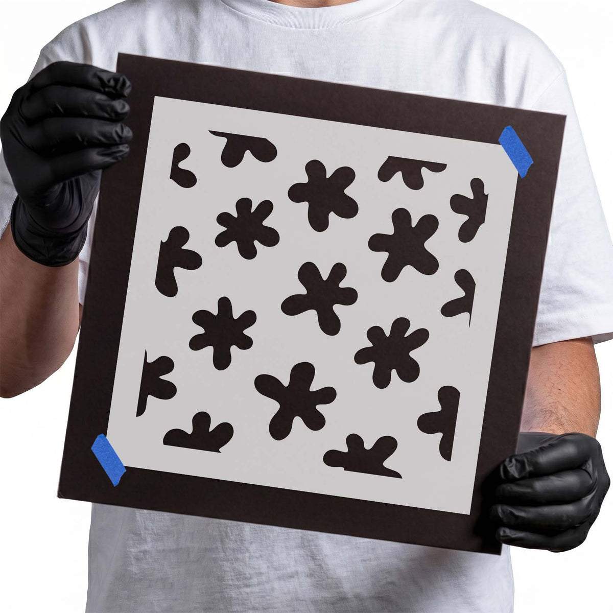 Scattered daisy flower pattern stencil with rounded playful blooms