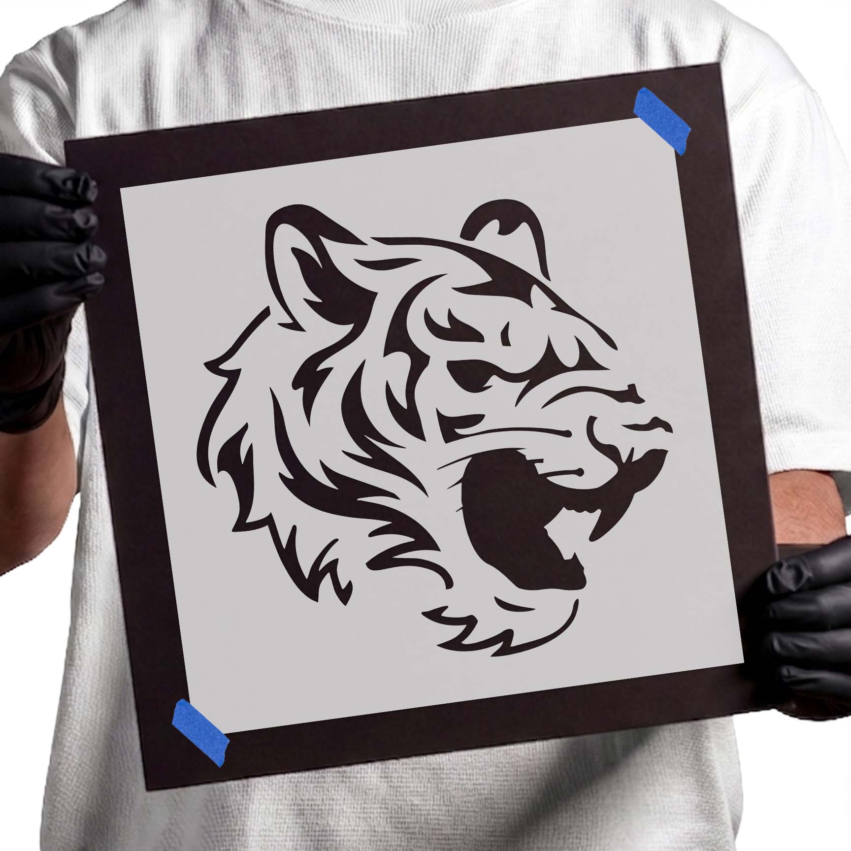 Growling tiger stencil with open jaws and bold facial stripes