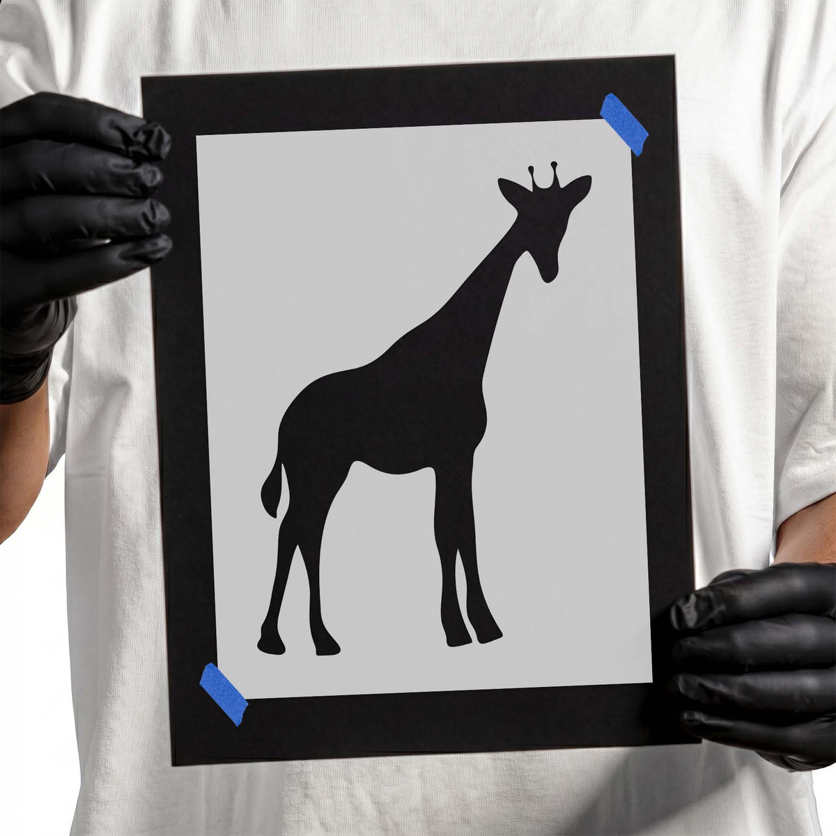 Giraffe stencil with long neck and slender standing profile