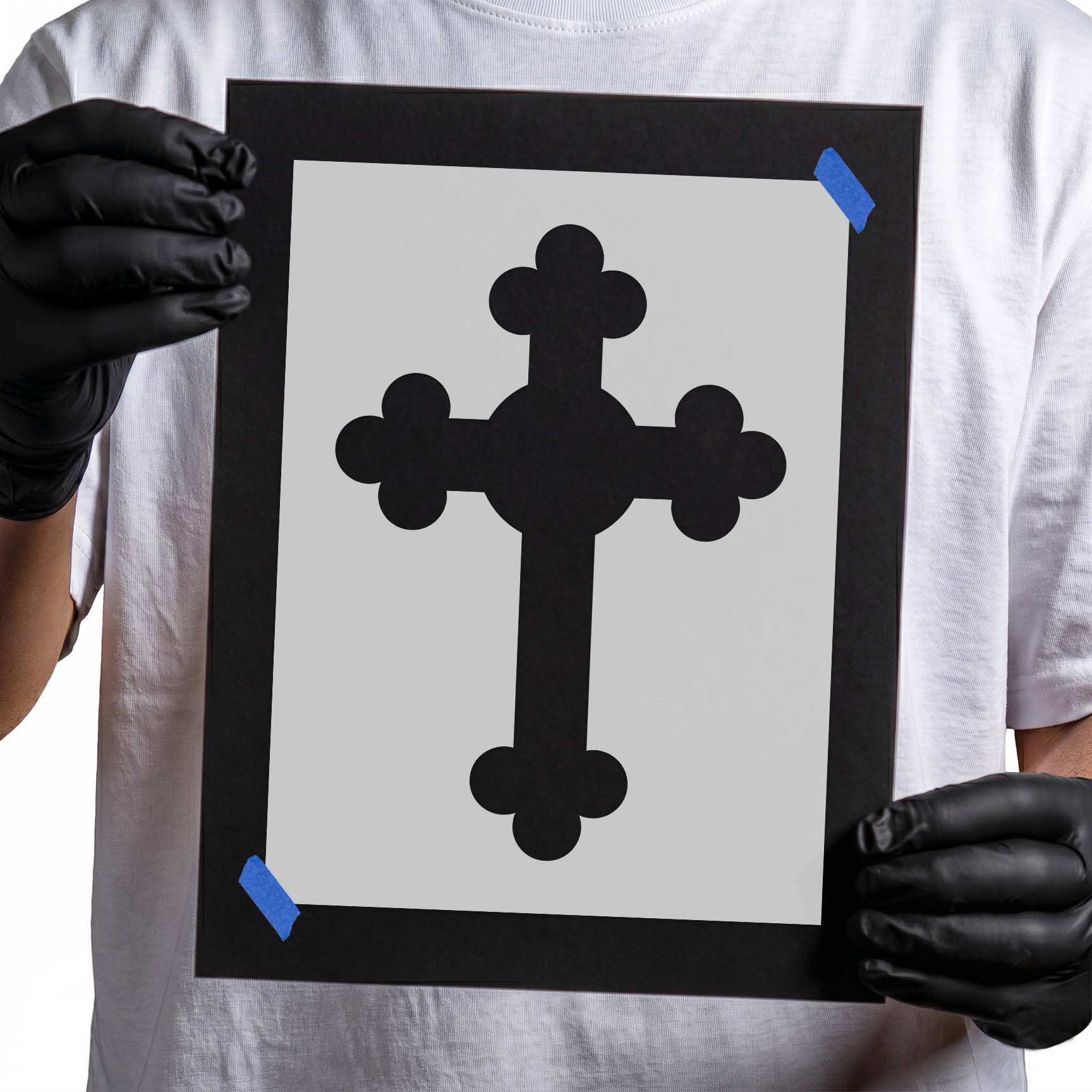Budded cross stencil with rounded three-lobed decorative ends