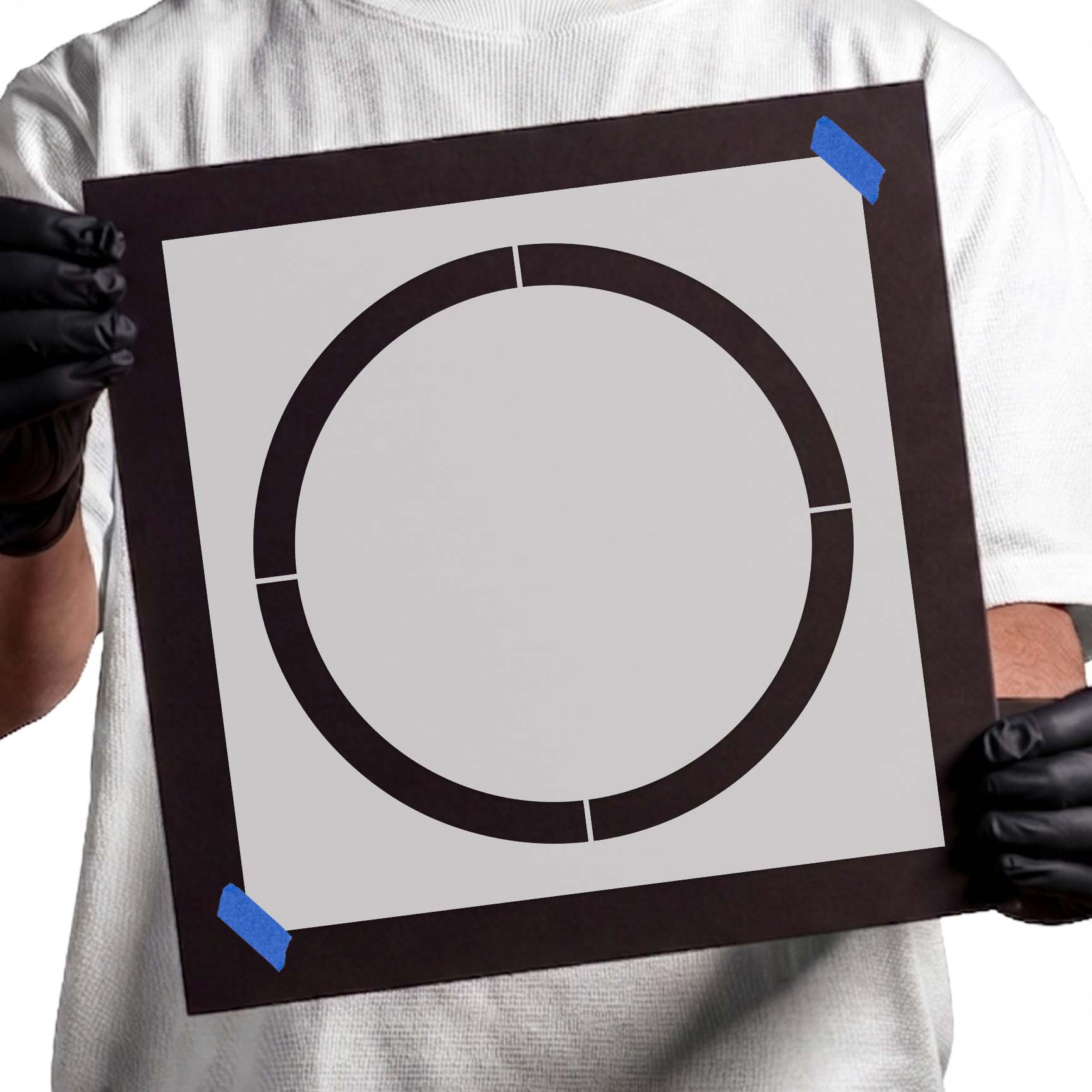 Wide circular outline stencil with open center
