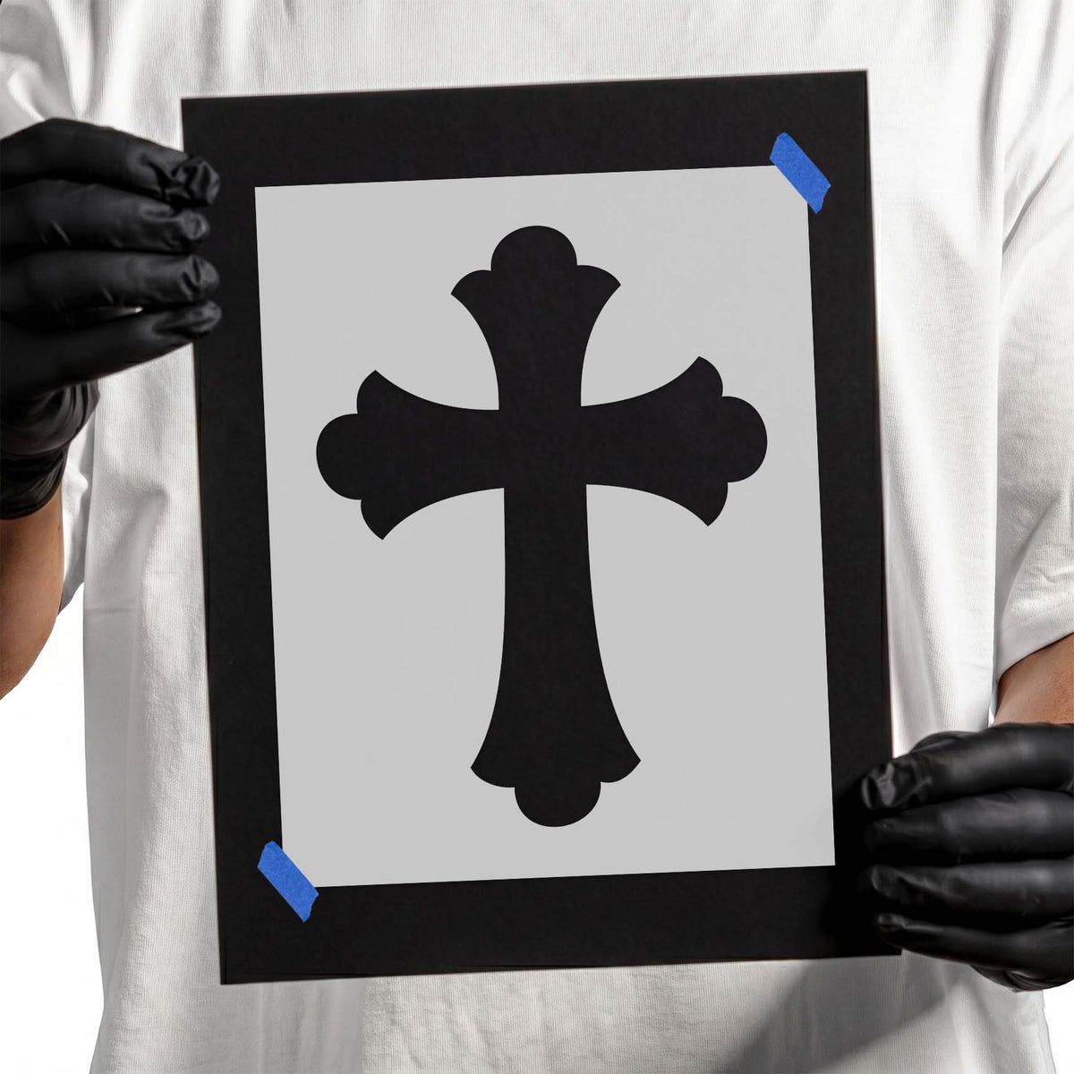 Patonce cross stencil with flared arms and rounded decorative tips