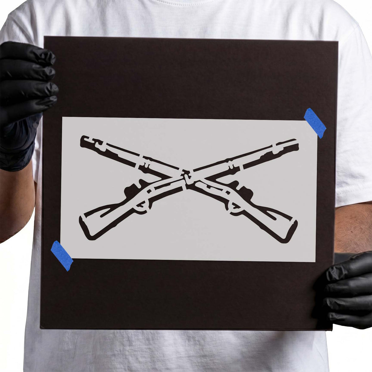 Crossed rifles stencil with two detailed long rifles in an X-shaped arrangement