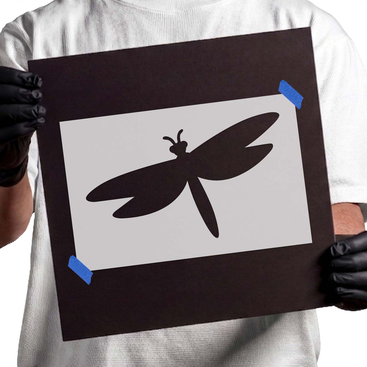 Dragonfly stencil with four extended wings and curved antennae