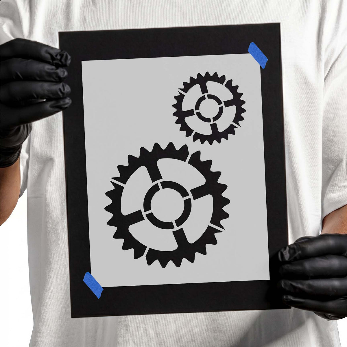 Gears stencil with large and small circular cogwheel motifs