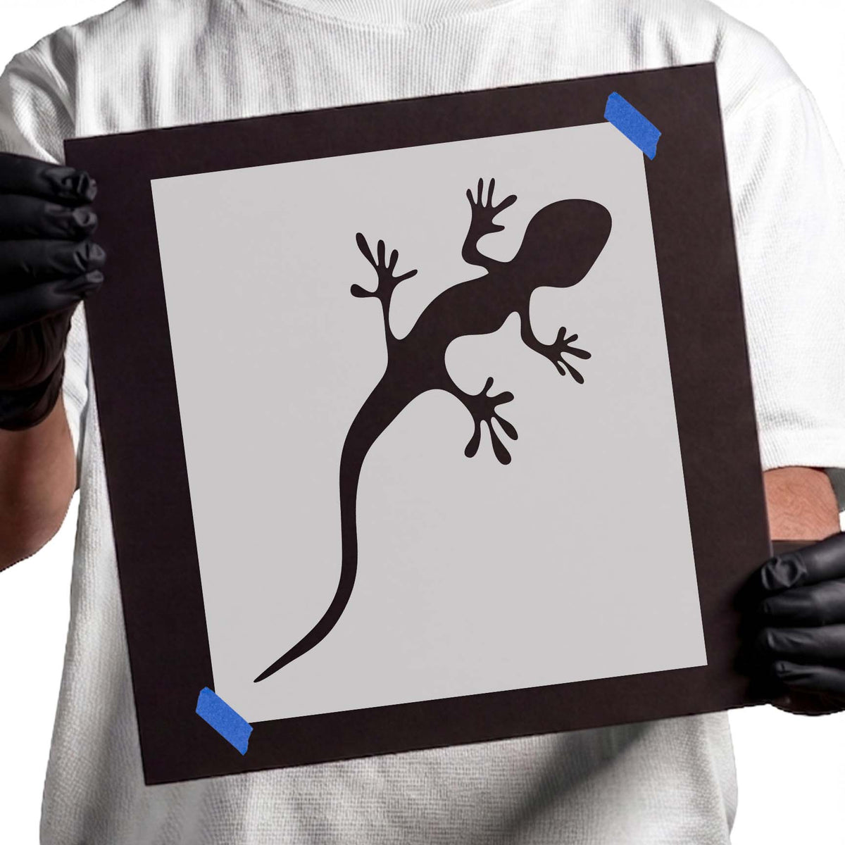 Gecko stencil with splayed toes and long curved tail