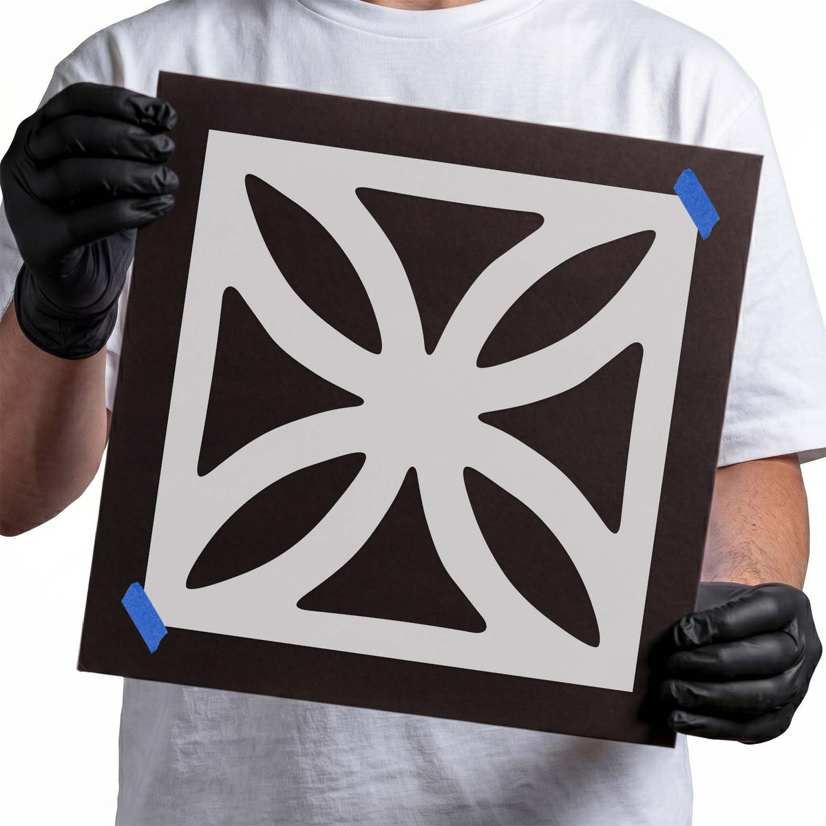 Symmetrical wall pattern stencil with curved leaf-like geometric shapes