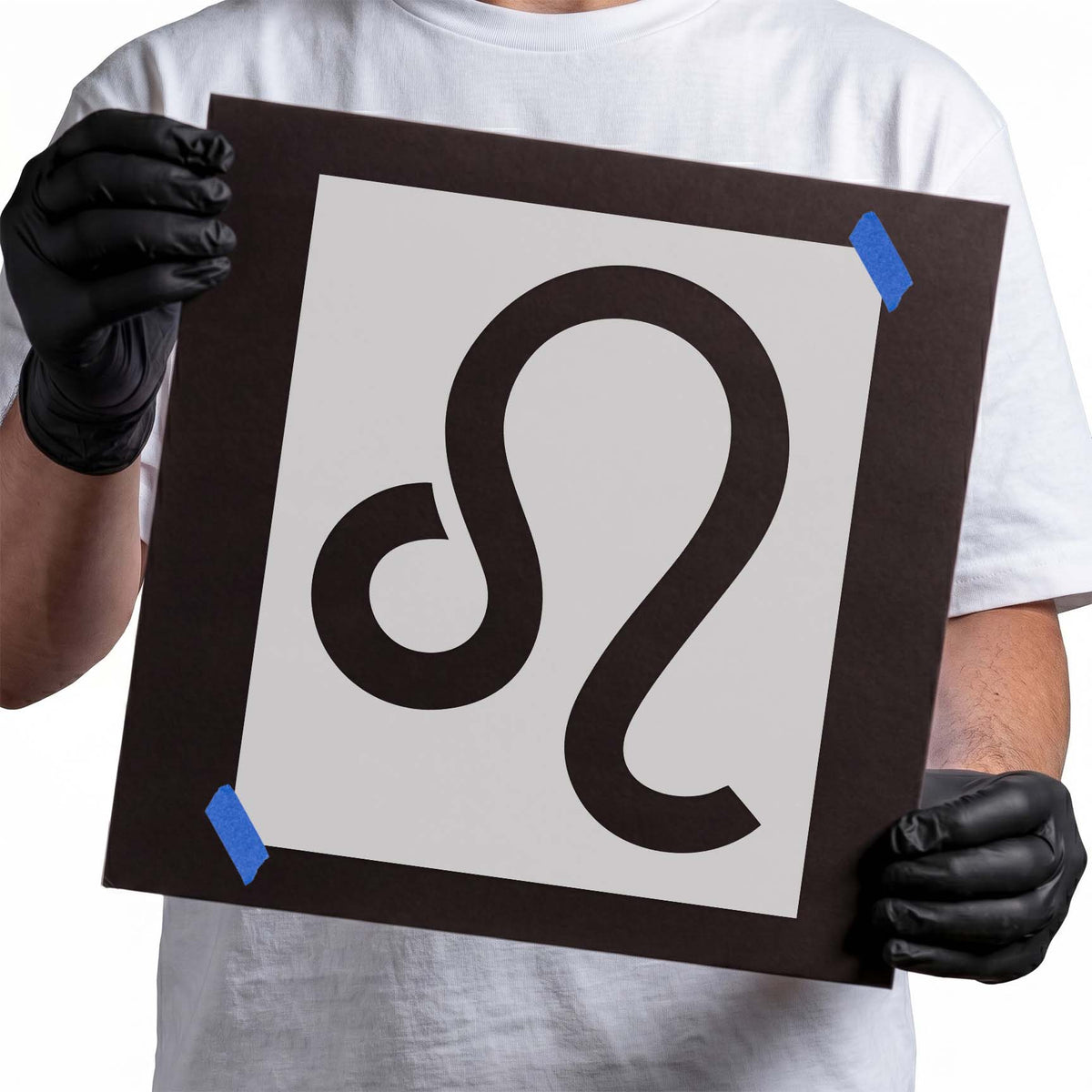 Leo astrology symbol stencil with a bold spiral and sweeping curved zodiac glyph