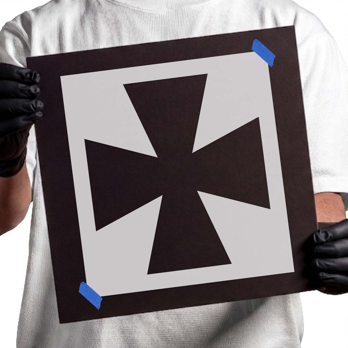 Maltese cross stencil with four broad geometric arms