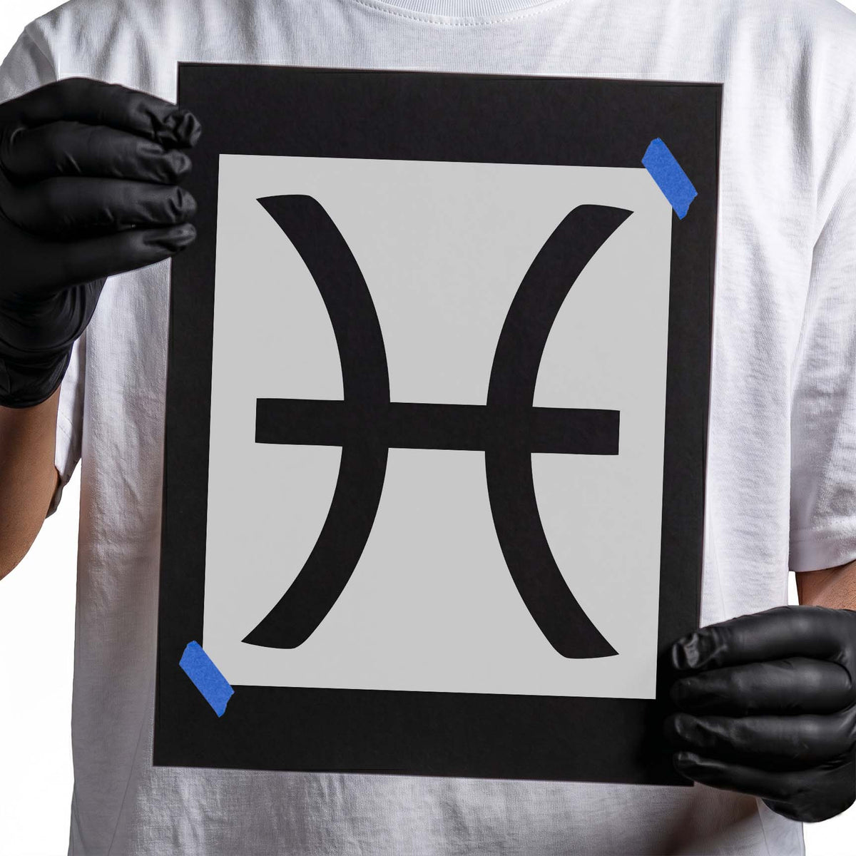 Bold Pisces zodiac symbol stencil for astrology-themed crafts