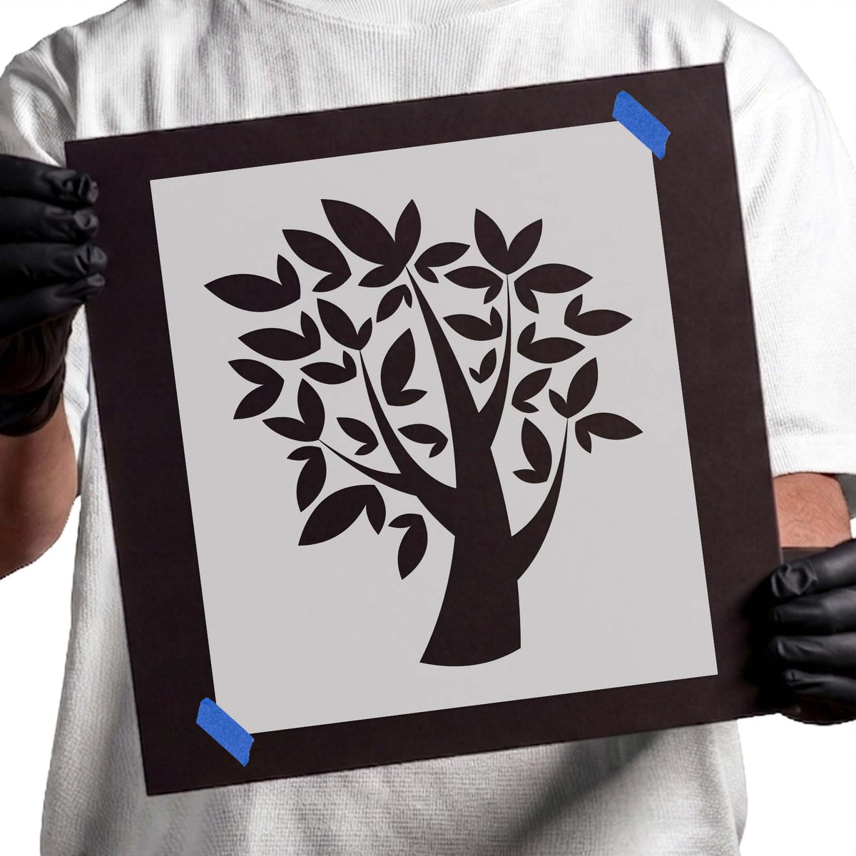 Simple tree stencil with spreading branches and pointed leaves